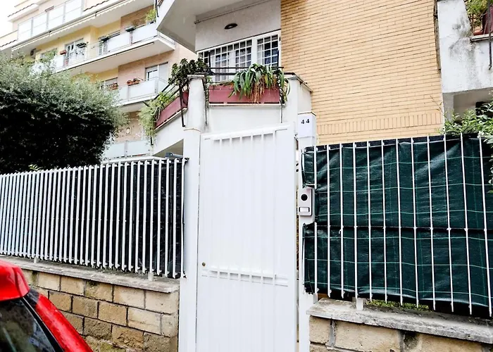 Cozy With Private Patio In Vatican Appiano Rzym